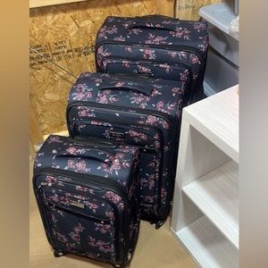 Jessica Simpson Luggage !!